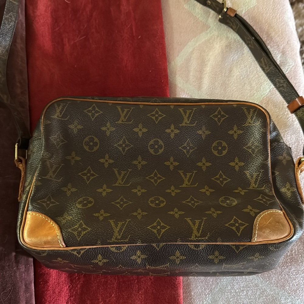 LOUIS VUITTON Monogram Nil Crossbody Bag